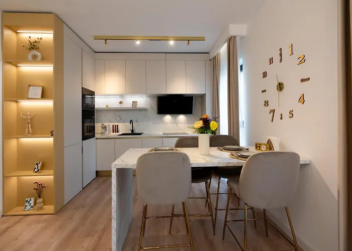Soni Exclusive Apartments Plaza With Private Parking & Self Check-In